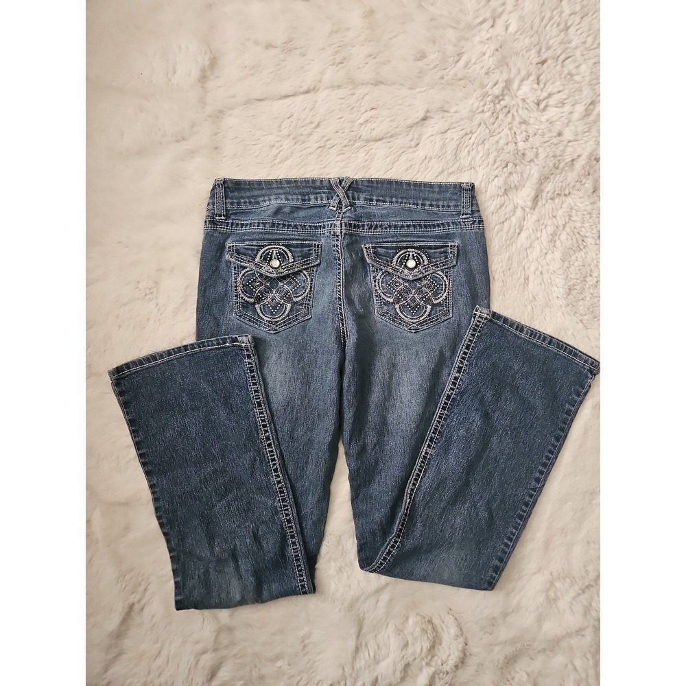 LEI Ashley Low Rise Jeans 11 R Medium Wash Embroidered Flap Pocket Slim Boot